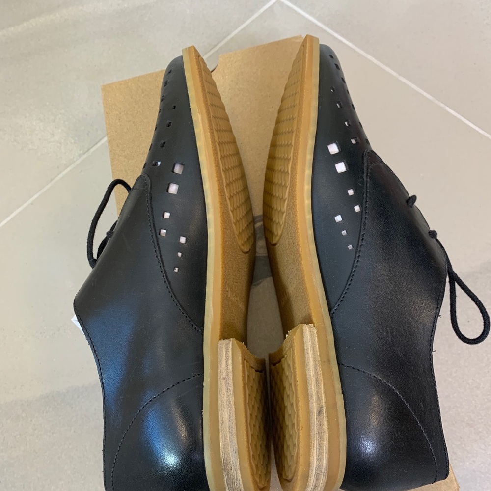 Hush Puppies Black Leather Perforated Oxford - Picture 9 of 10